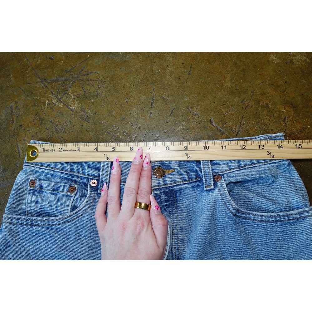 Vintage Levi's Light Wash Straight Leg Jeans Women's 11 Rigid Denim - Picture 6 of 7